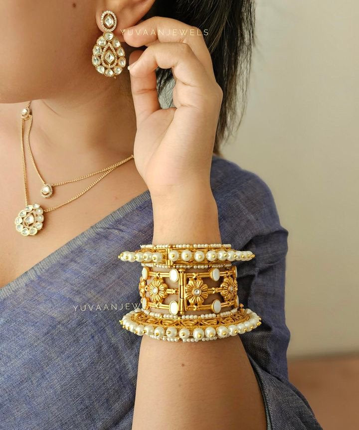 Aarvi twin chain