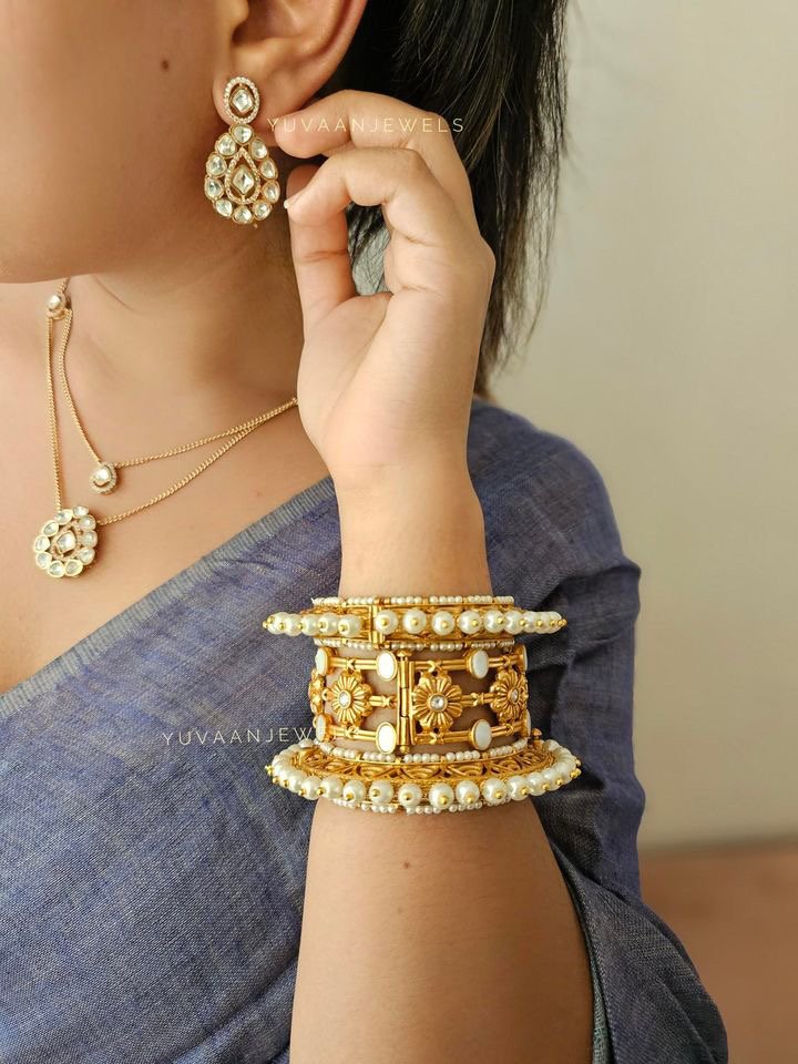 Aarvi twin chain