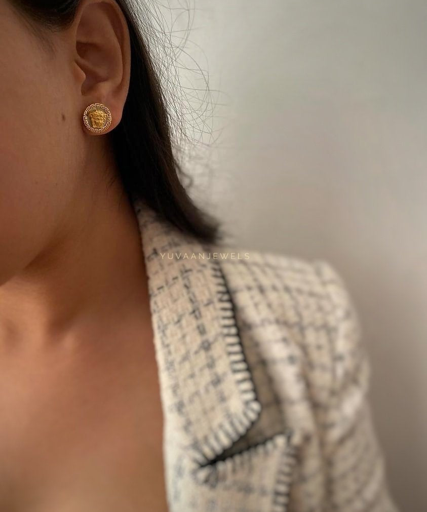 Veeba gold studs