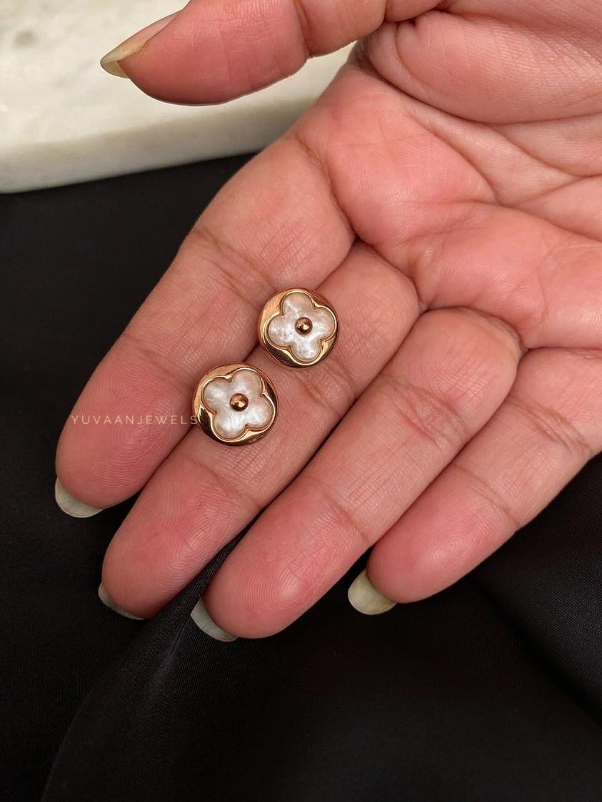 Romi studs