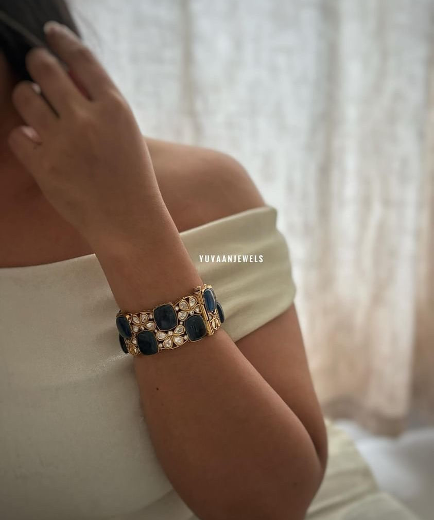 Qui Quartz Openable bangle
