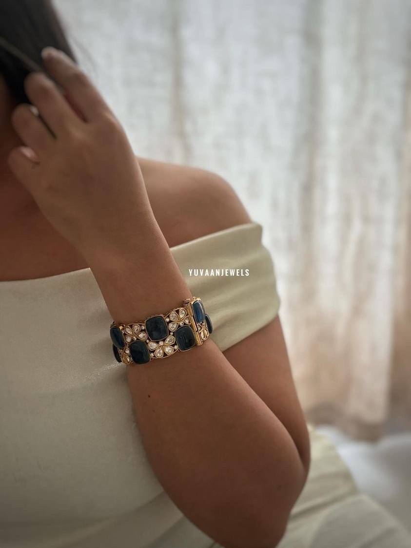 Qui Quartz Openable Bangle