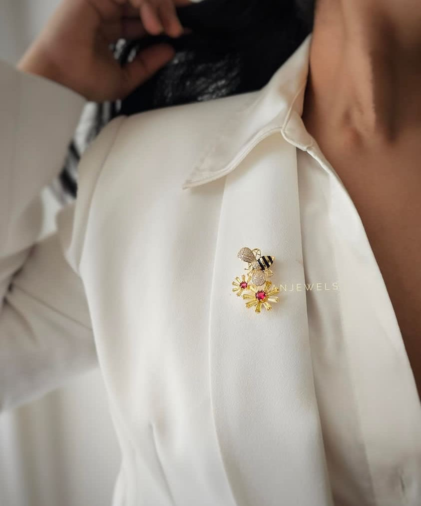 Nectar Bee Motif Brooch Pin