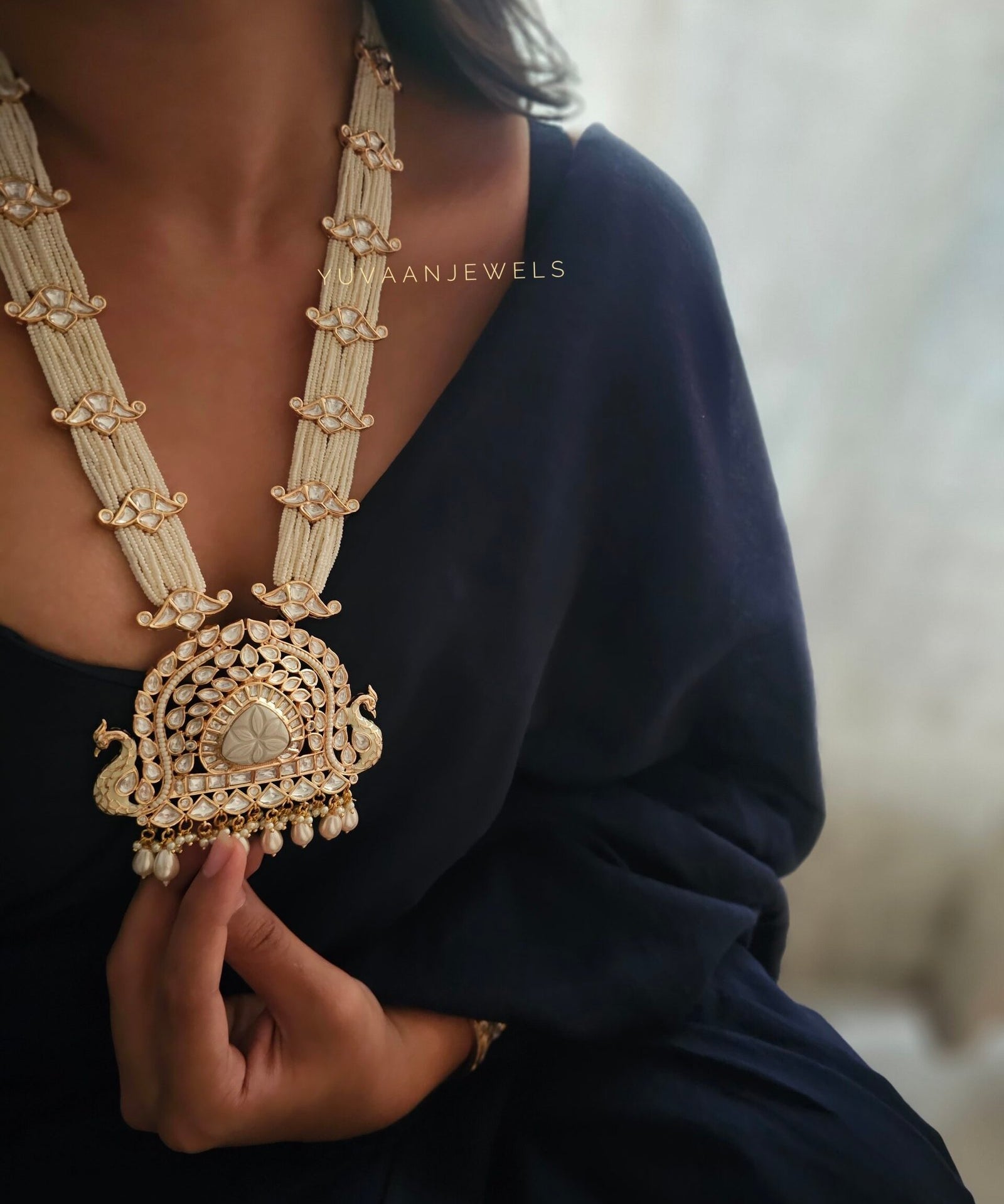 Clara peacock motif long haar