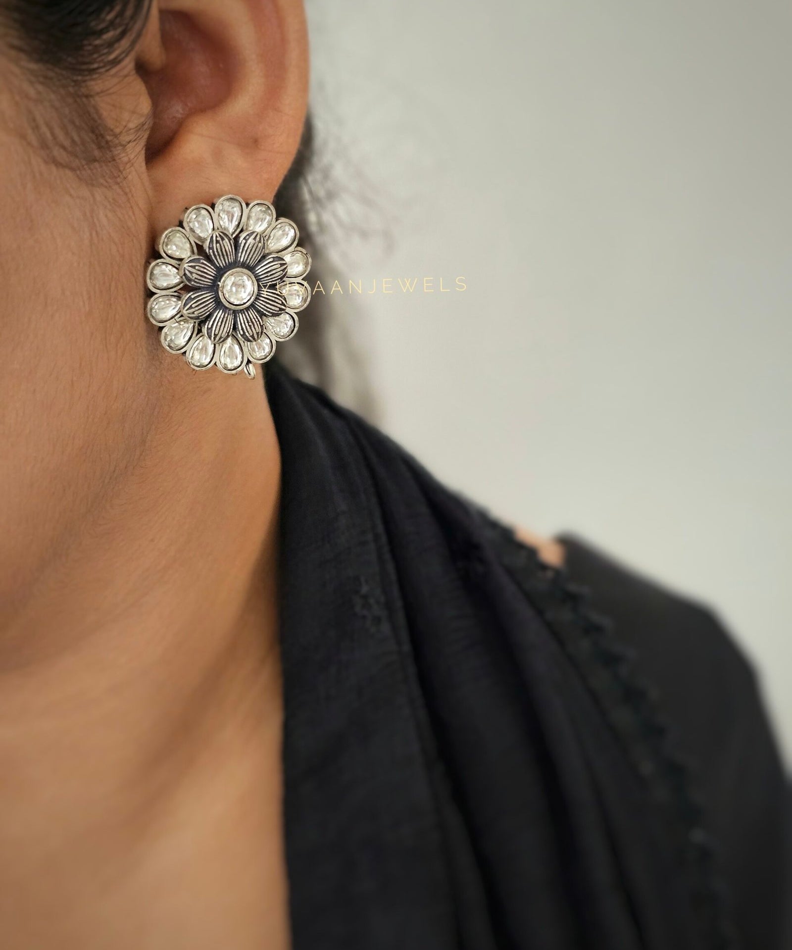 Ruhi studs