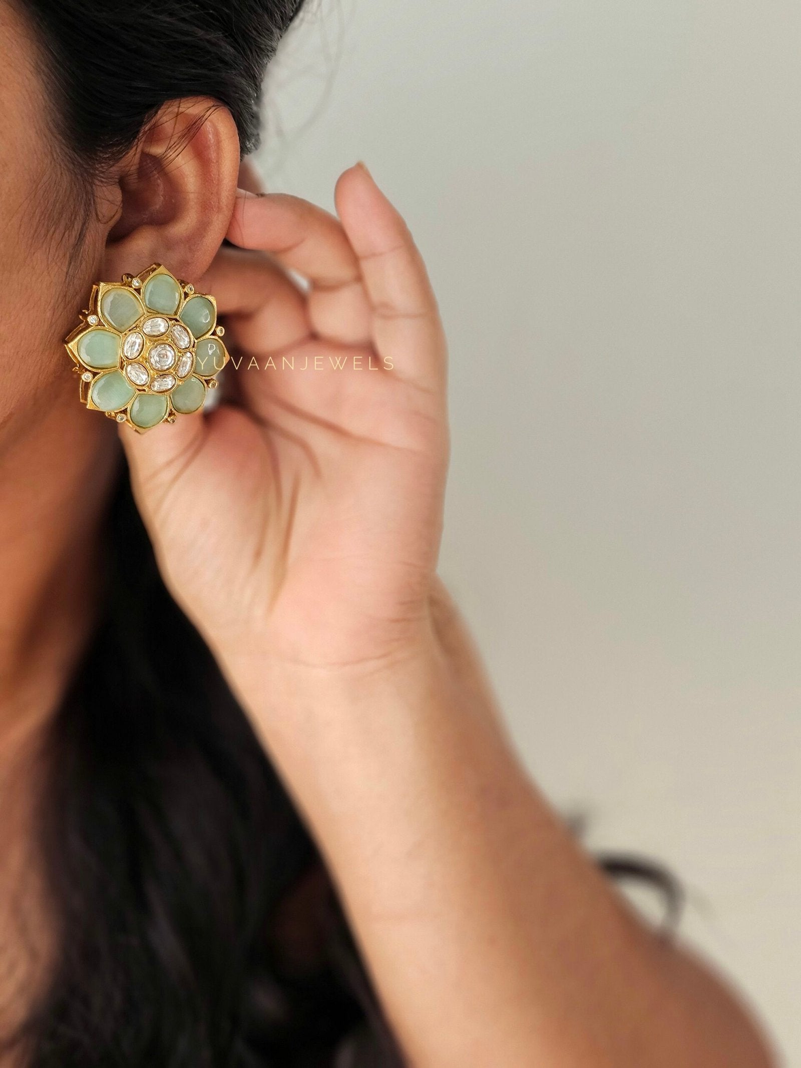 Avantika polki studs
