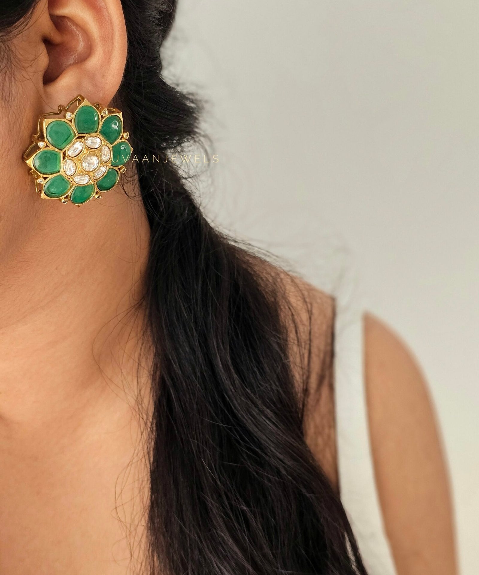 Avnatika polki studs