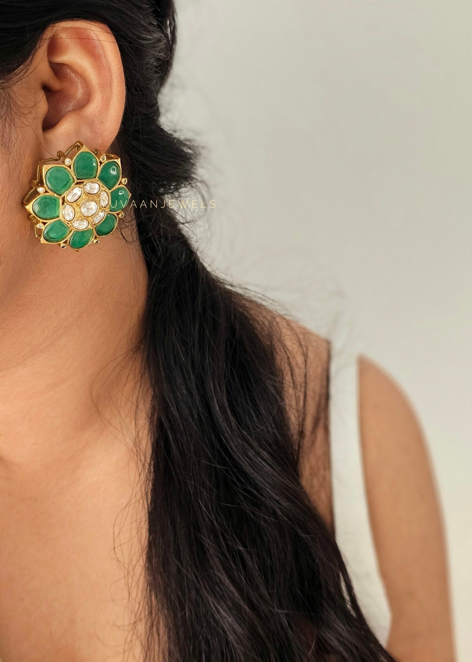 Avnatika polki studs