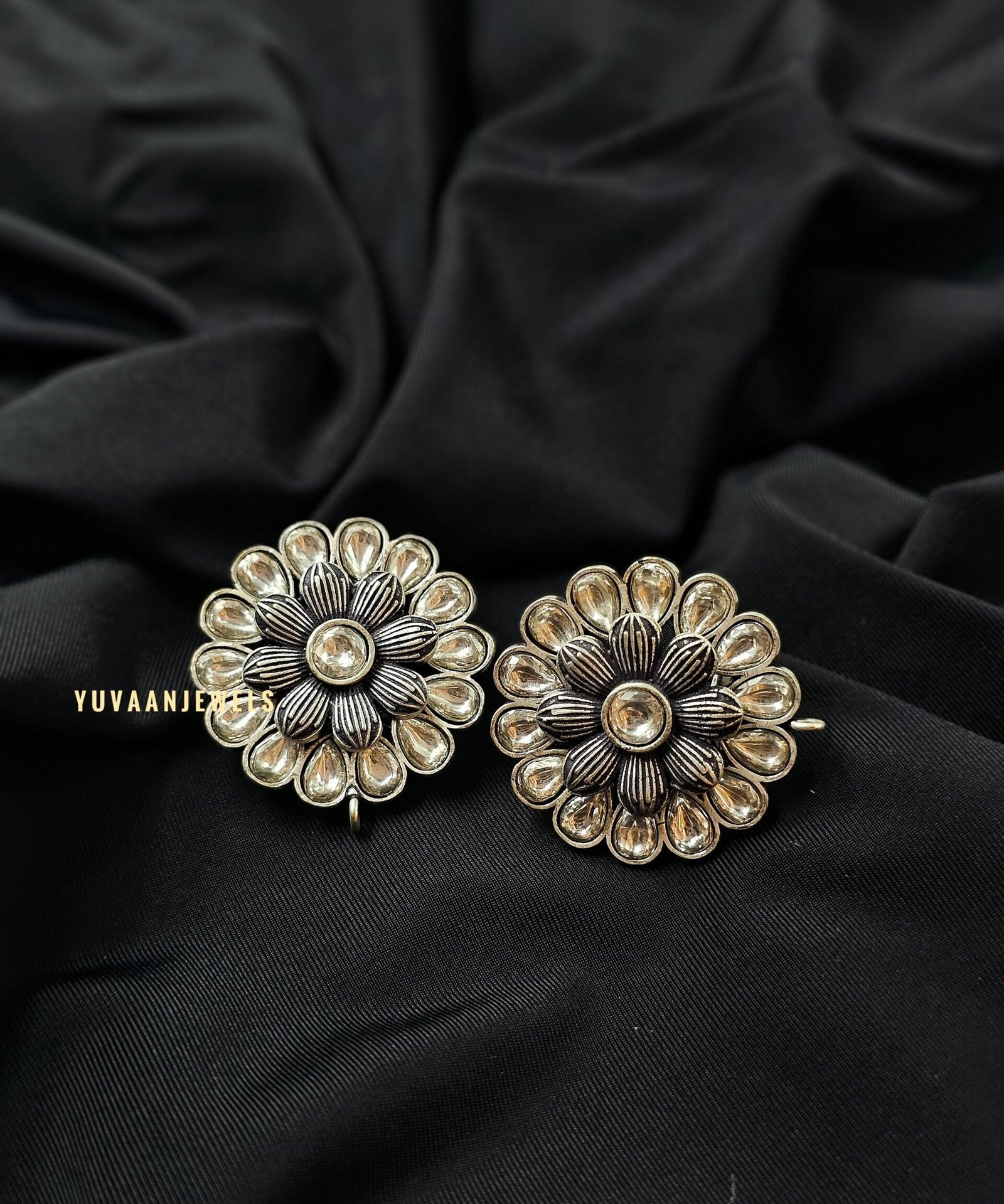 Ruhi studs