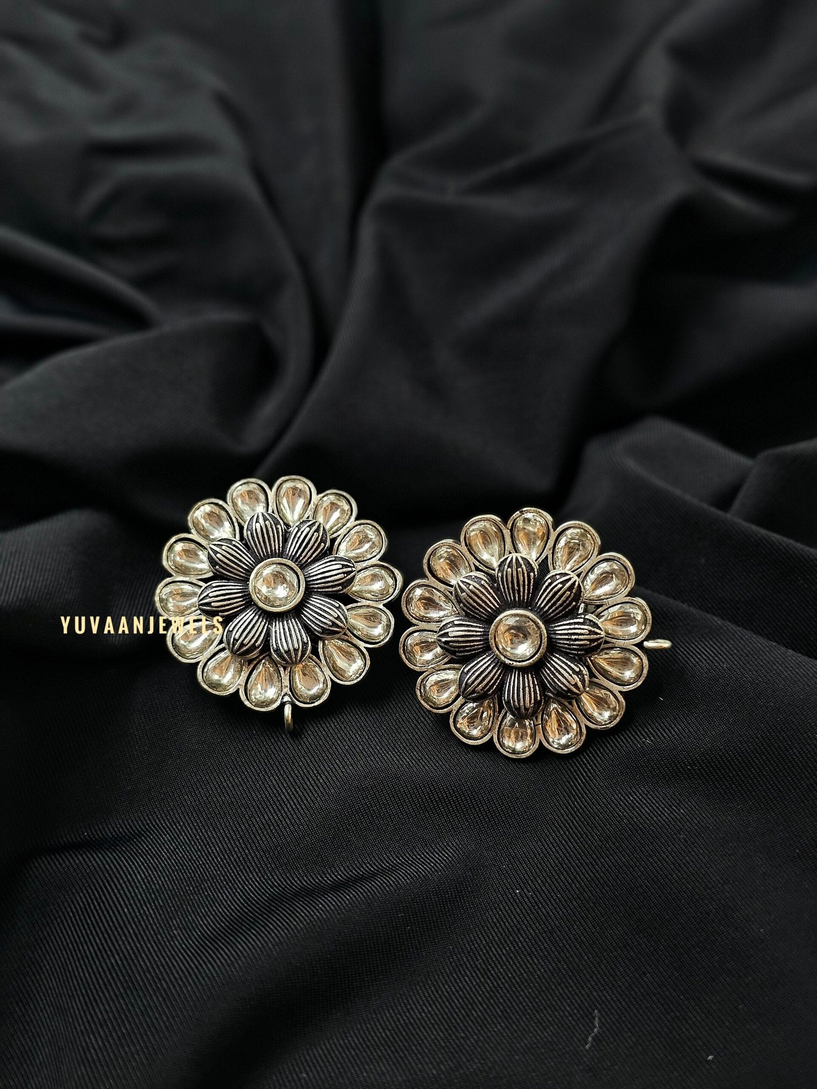 Ruhi studs