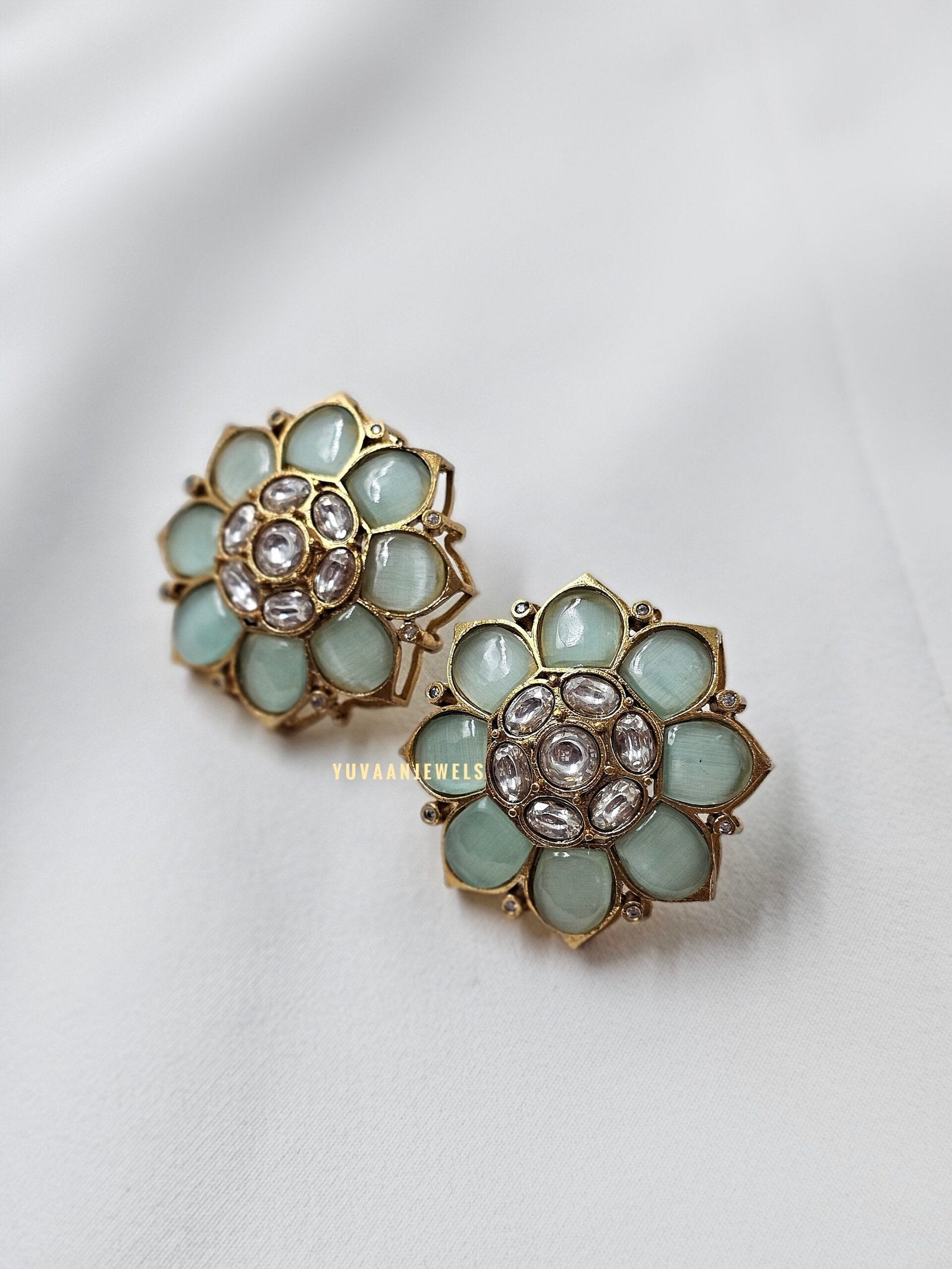 Avantika polki studs