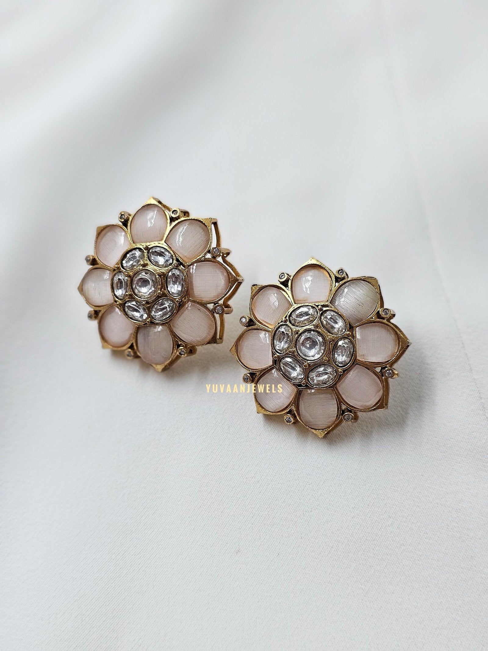 Avantika polki studs