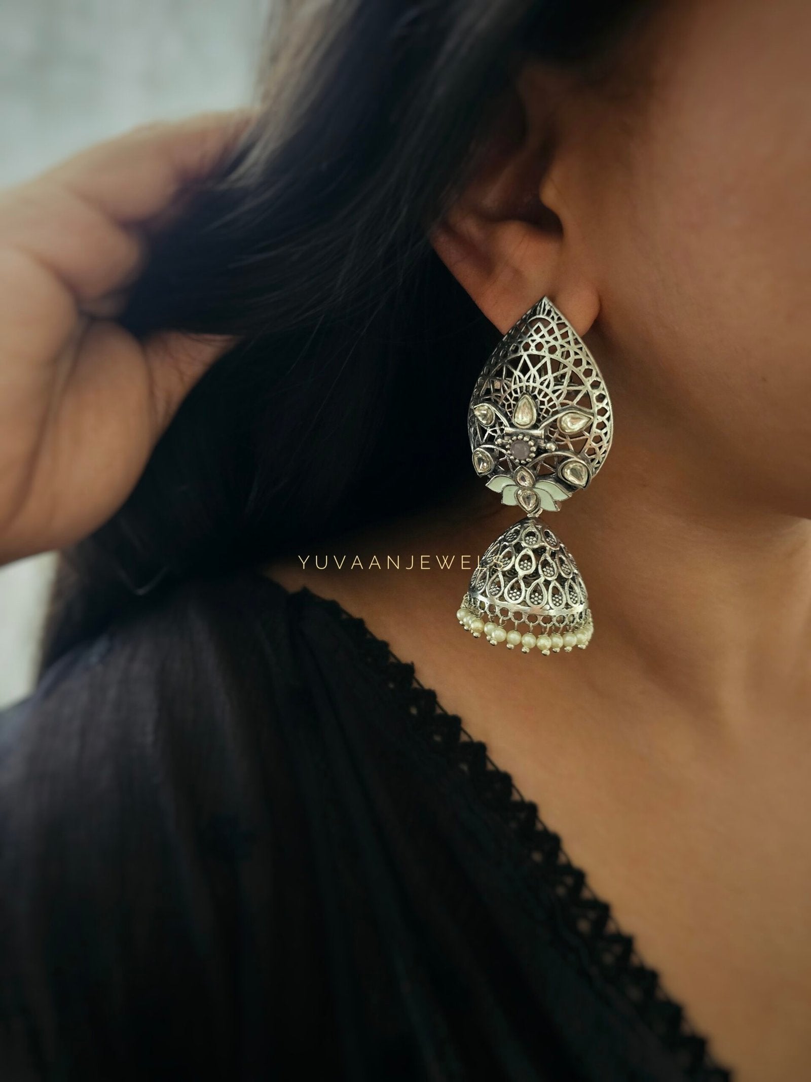 Bunaai jhumki