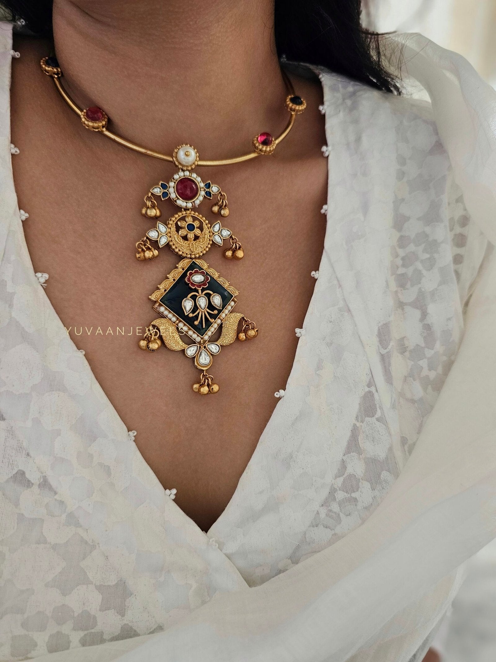 Malvika hasli necklace