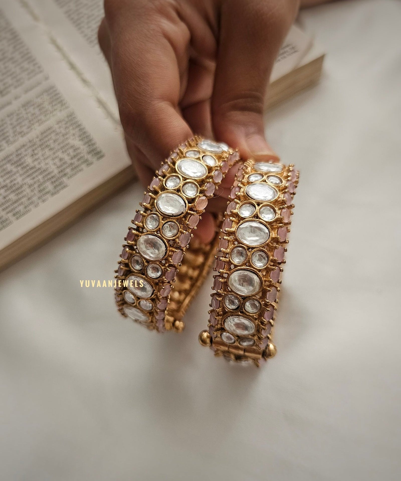 Moh-moh  openable bangle