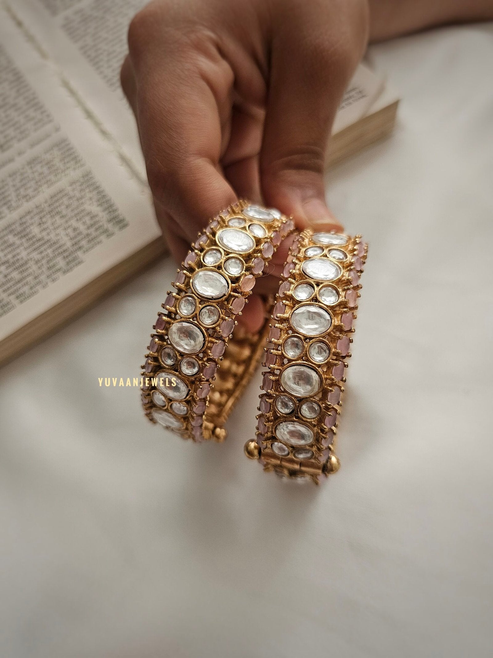 Moh-moh  openable bangle