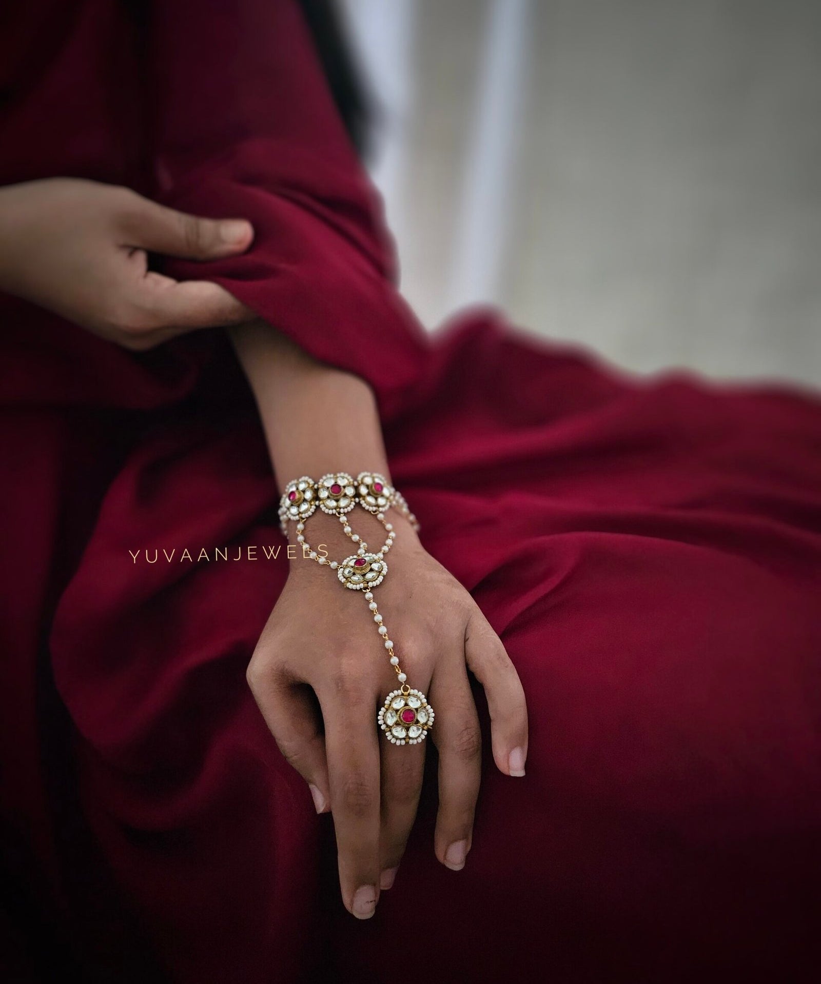 Mariyam Vintage hathpaan