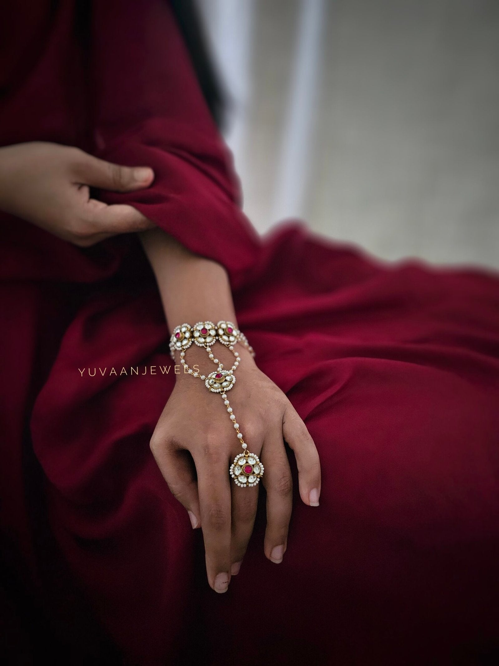Mariyam Vintage hathpaan