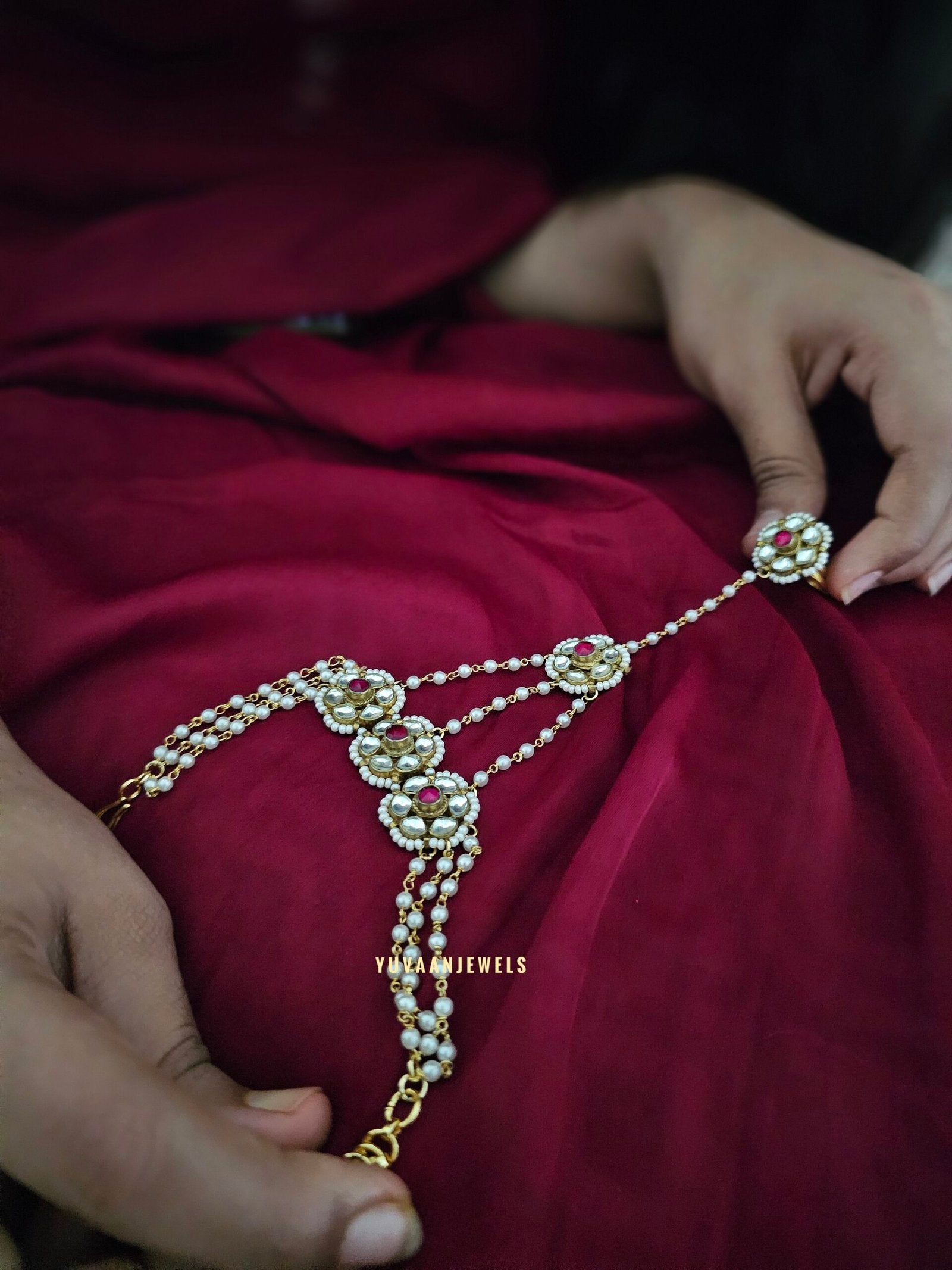 Mariyam Vintage hathpaan