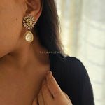 Disha Quartz and polki Hasli necklace