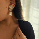 Disha Quartz and polki Hasli necklace