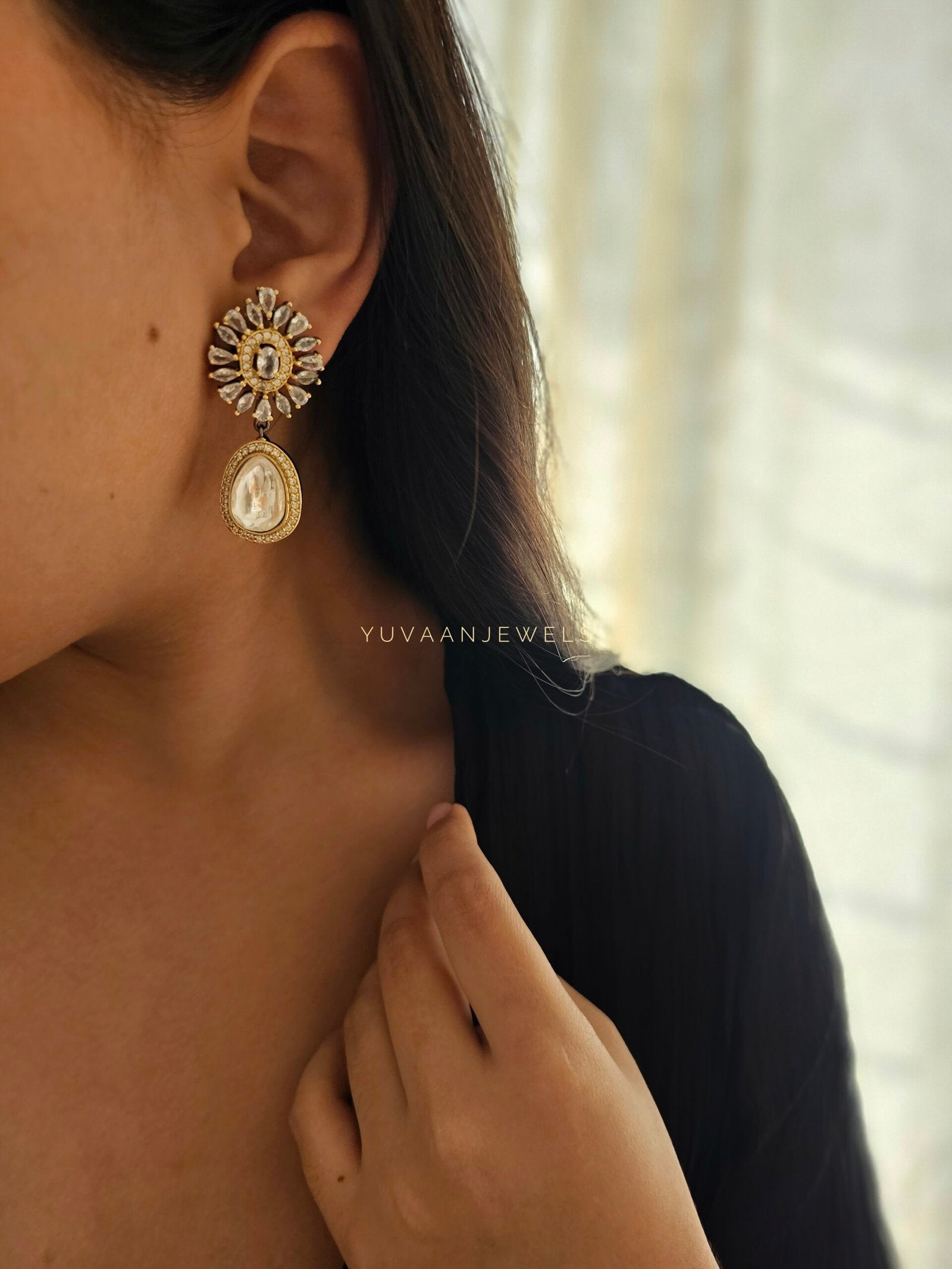 Disha Quartz and polki Hasli necklace