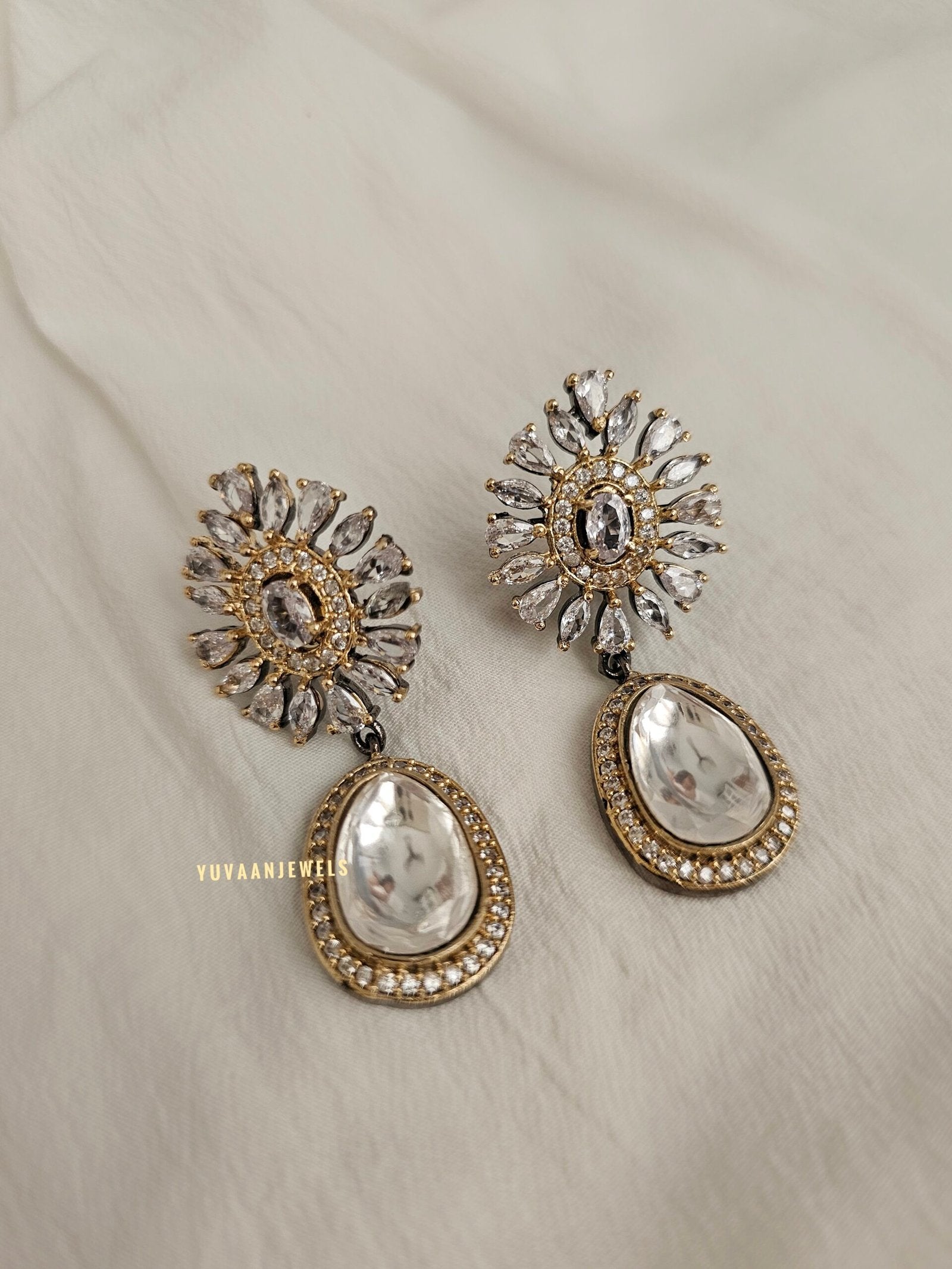 Disha Quartz and polki Hasli necklace