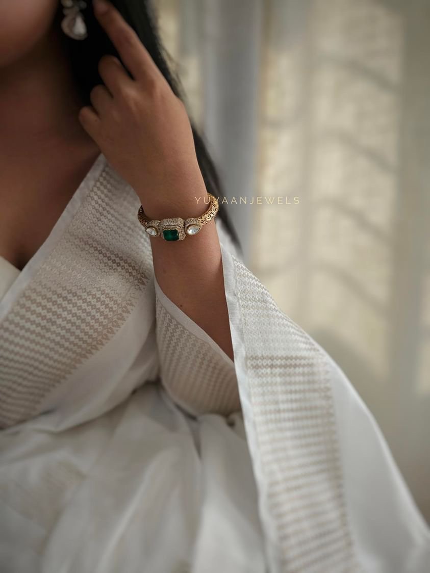 Arohi Openable Quartz bangle