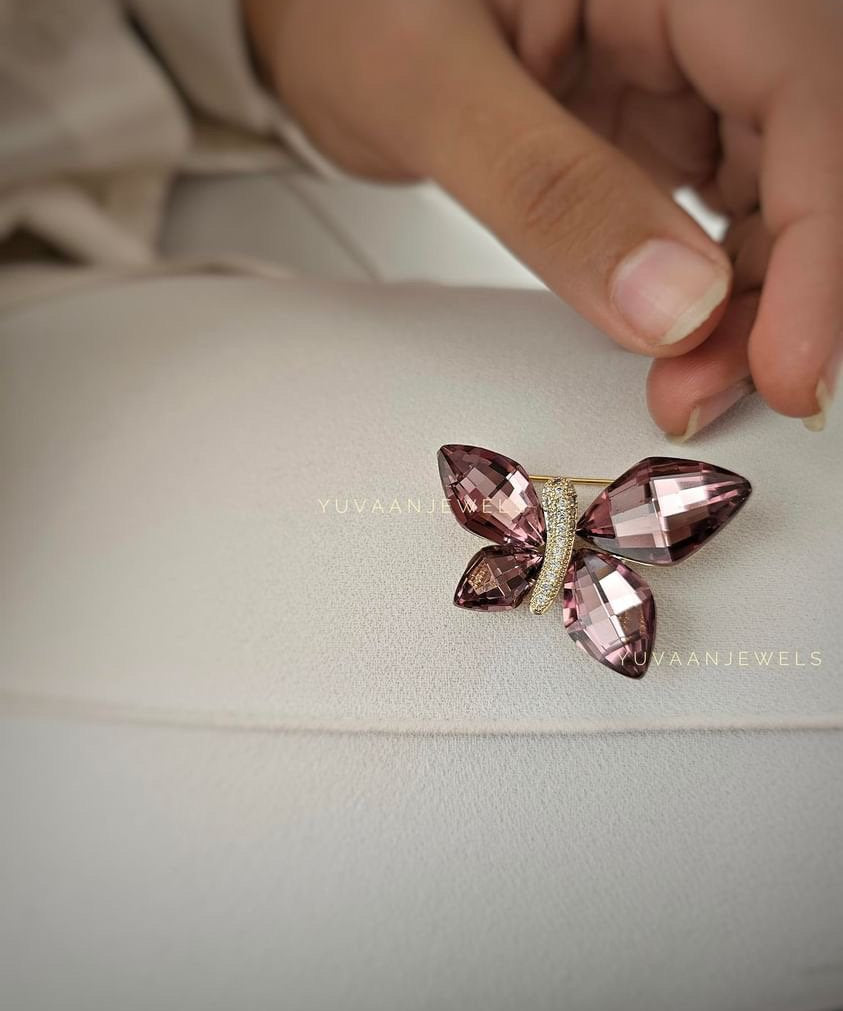 Pink wings crystal Pin