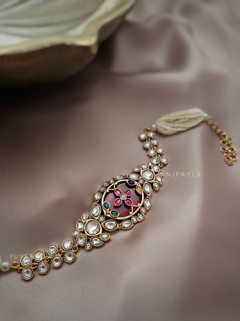 Nikita pearl Choker