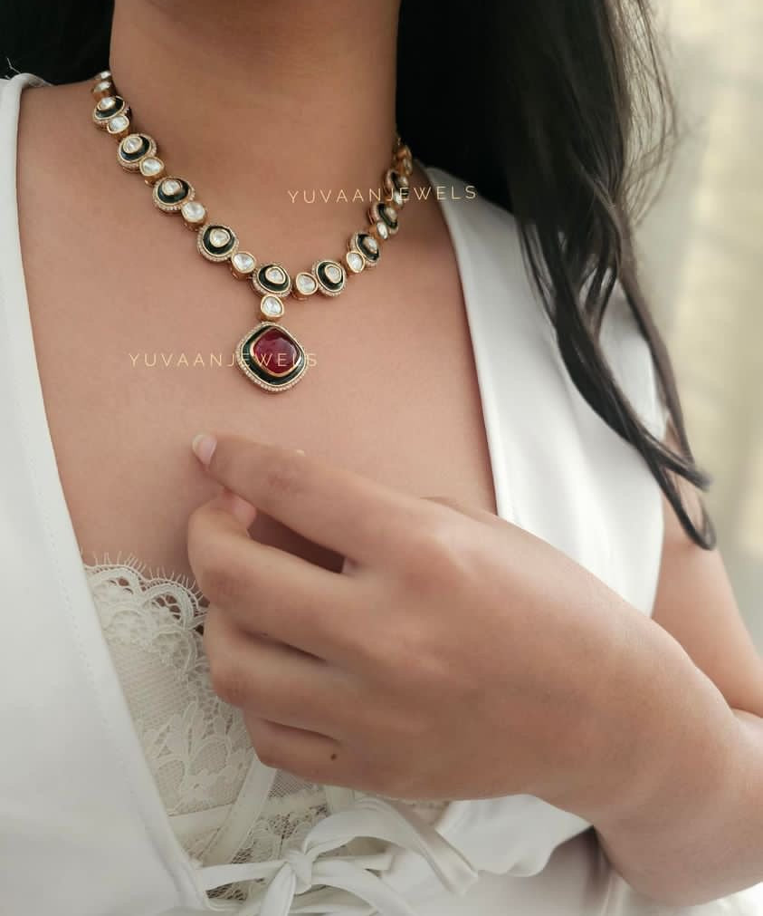 Nargis Quartz Necklace