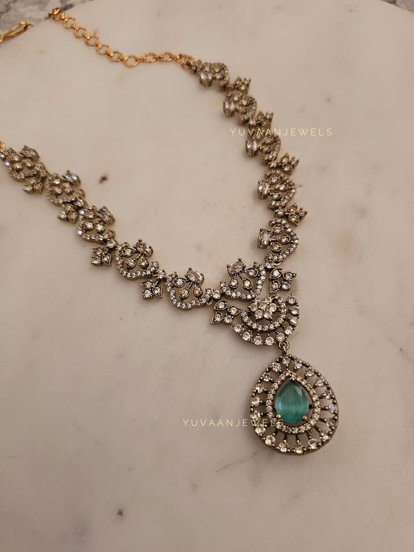 Nurvi Polki Necklace