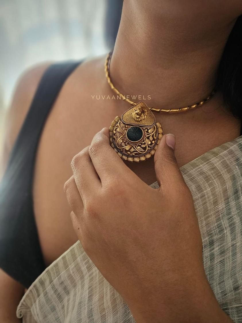 Nisaar Handcrafted Hasli