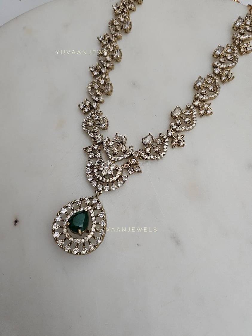 Nurvi Polki Necklace