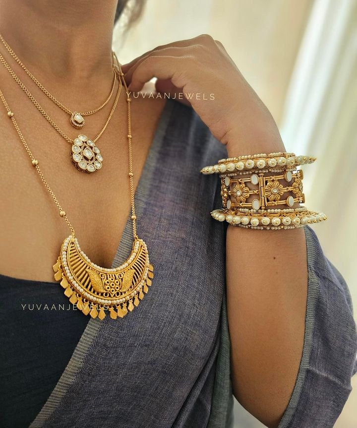 Aarvi twin chain