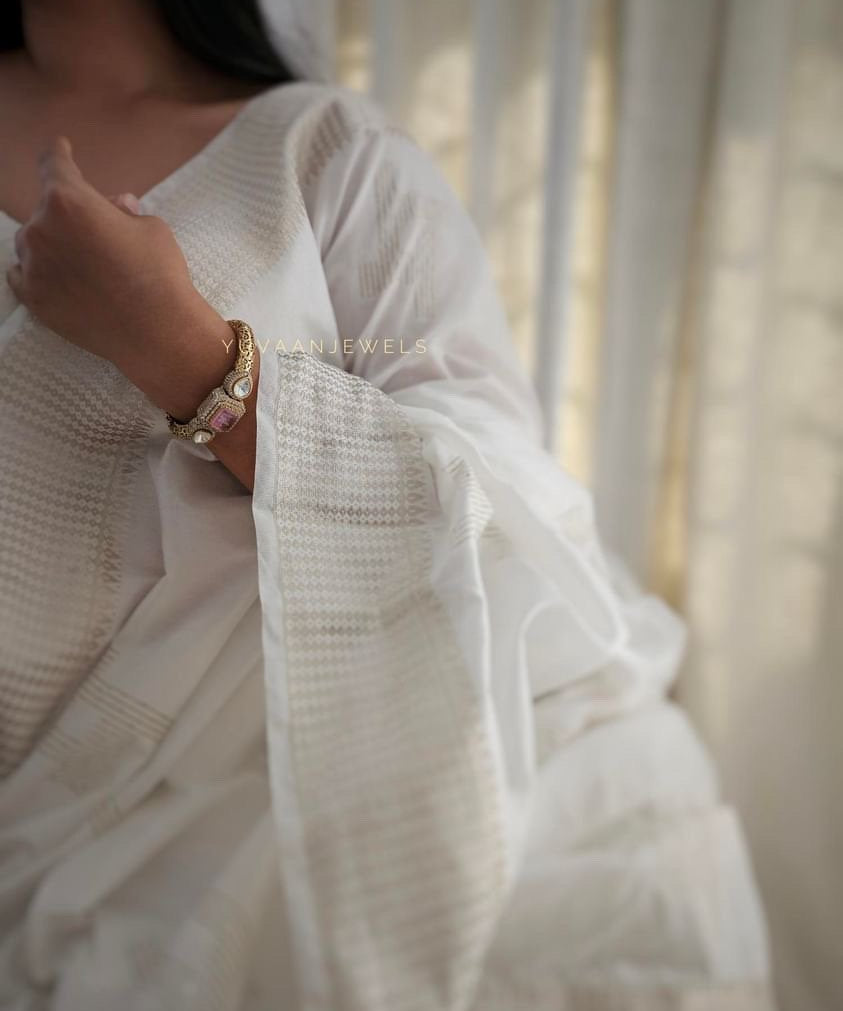 Arohi Openable Quartz bangle