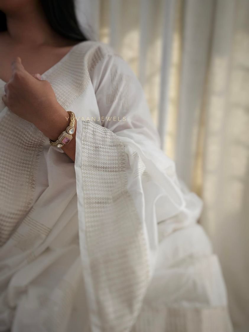 Arohi Openable Quartz bangle
