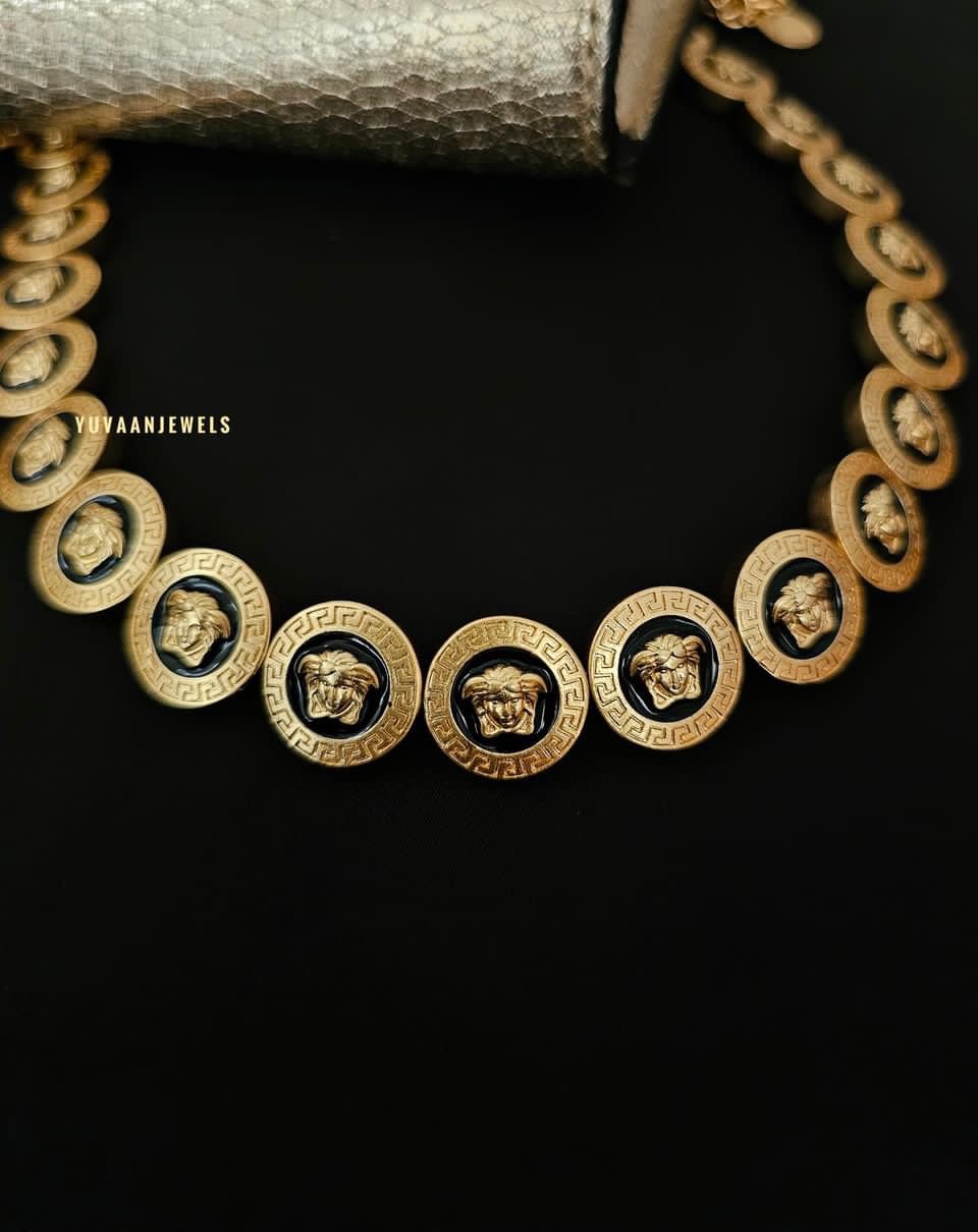 Koreìl  Necklace