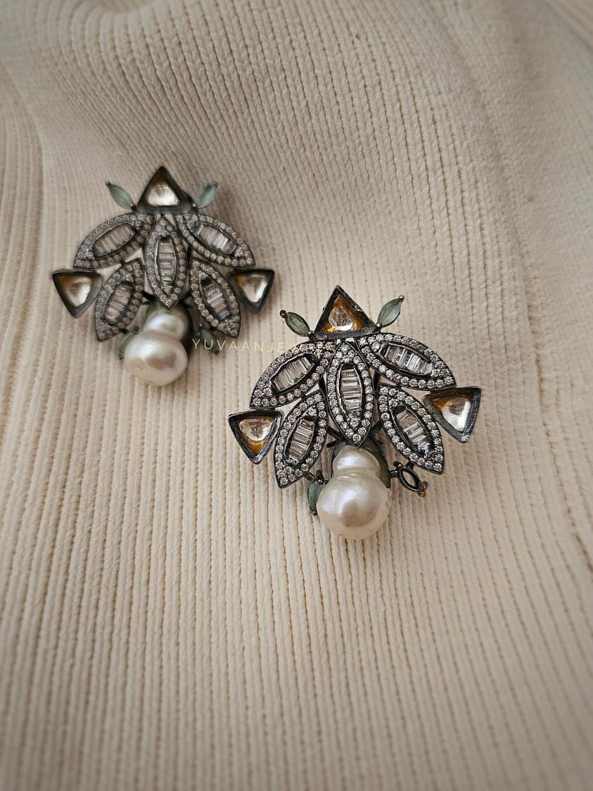 Nuri Baroque Studs