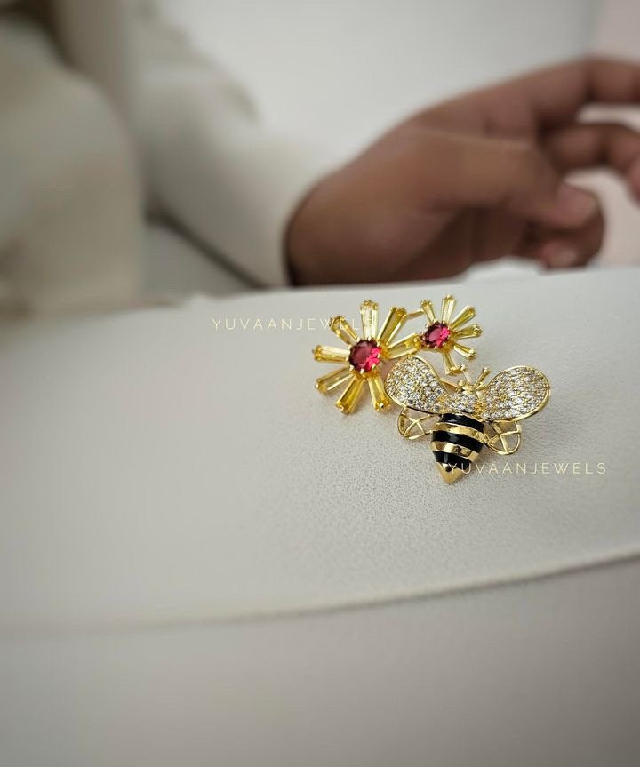 Nectar Bee Motif Brooch Pin