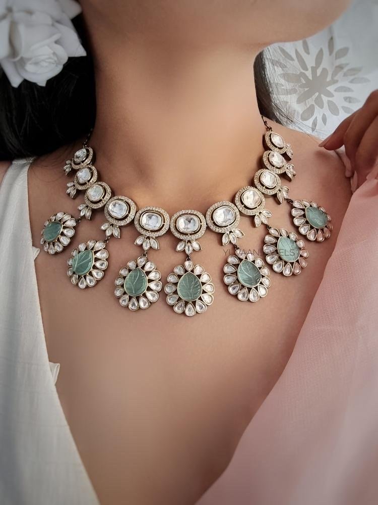 Dhanak Choker