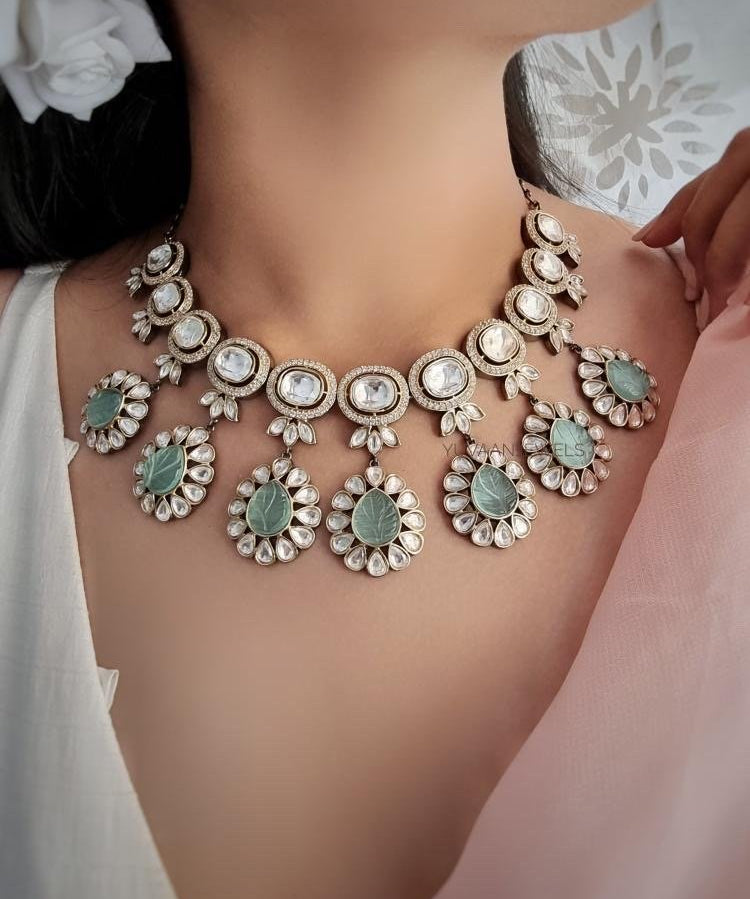 Dhanak Choker