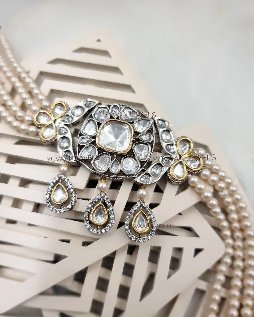 SHYAAMA PEARL CHOKER