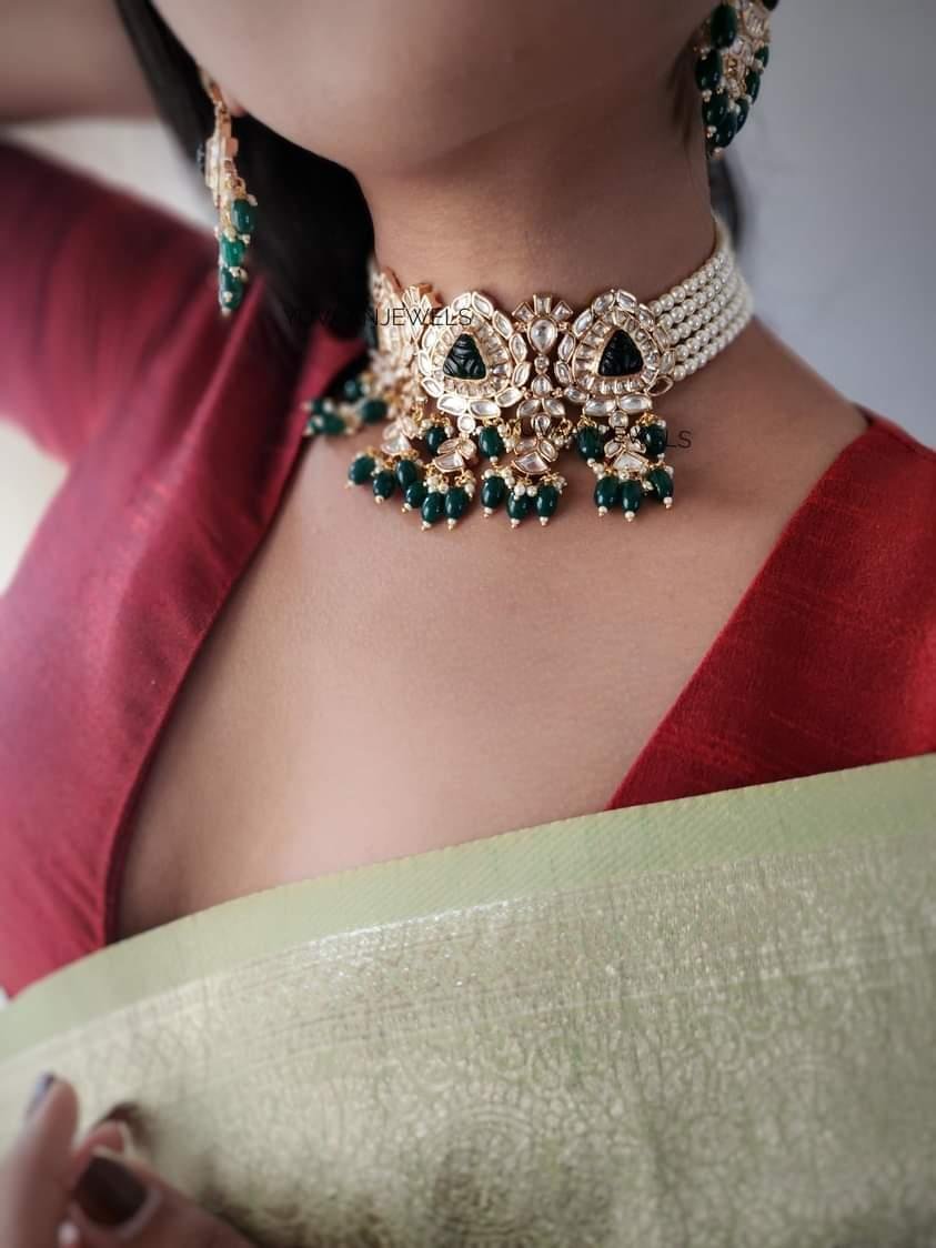 Nawaazish handcrafted and pearl choker