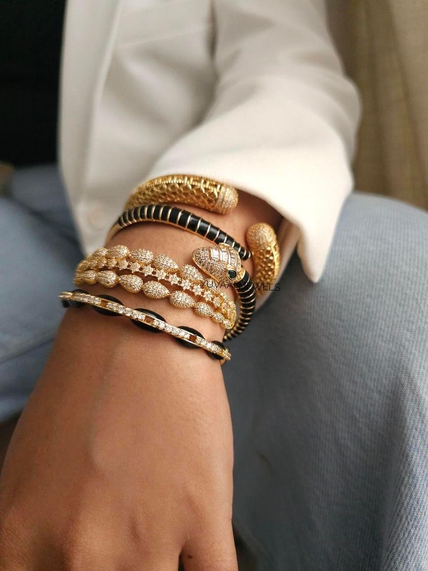 Serpentine bracelet