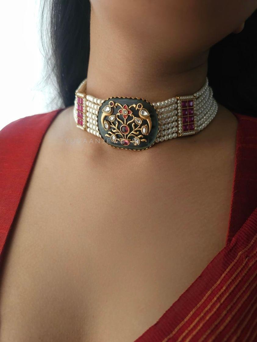 Chaitali pearl and quartz choker