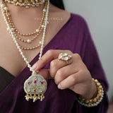 Evara pearl choker