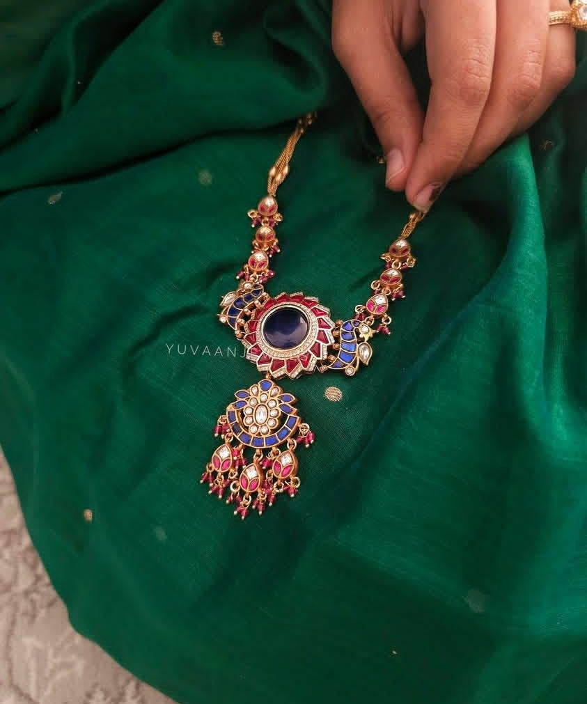 Navi handcrafted necklace