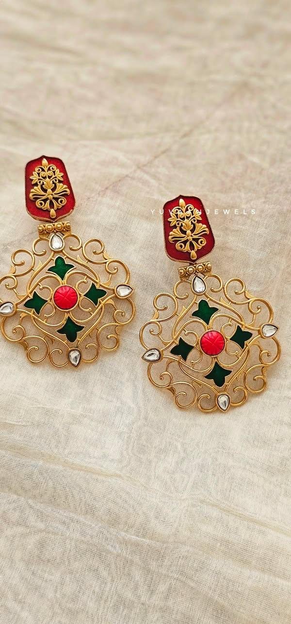 Amiara delicate chaandbali with kaan chain