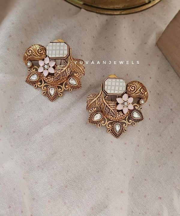 Vayna Studs